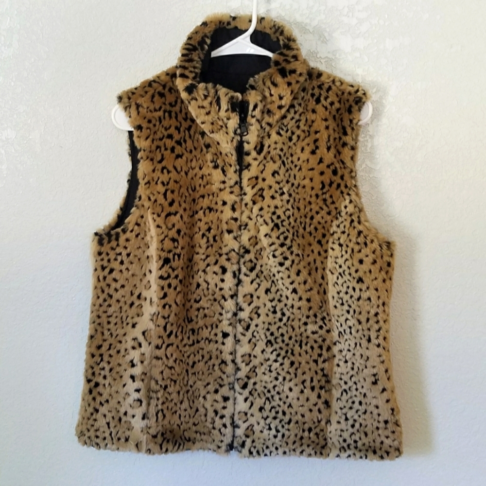 Reversible Leopard and black Vest. Size Large/Extra Large.